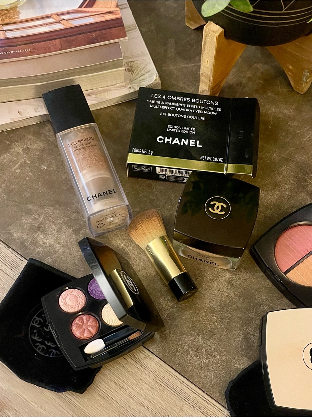 CHANEL Les Beiges limited edition eyeshadow219 BOUTONS COUTURE out of stock